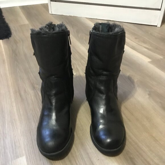 Kenneth Cole Reaction Ladies Black Boots Size 6M - Picture 2 of 6